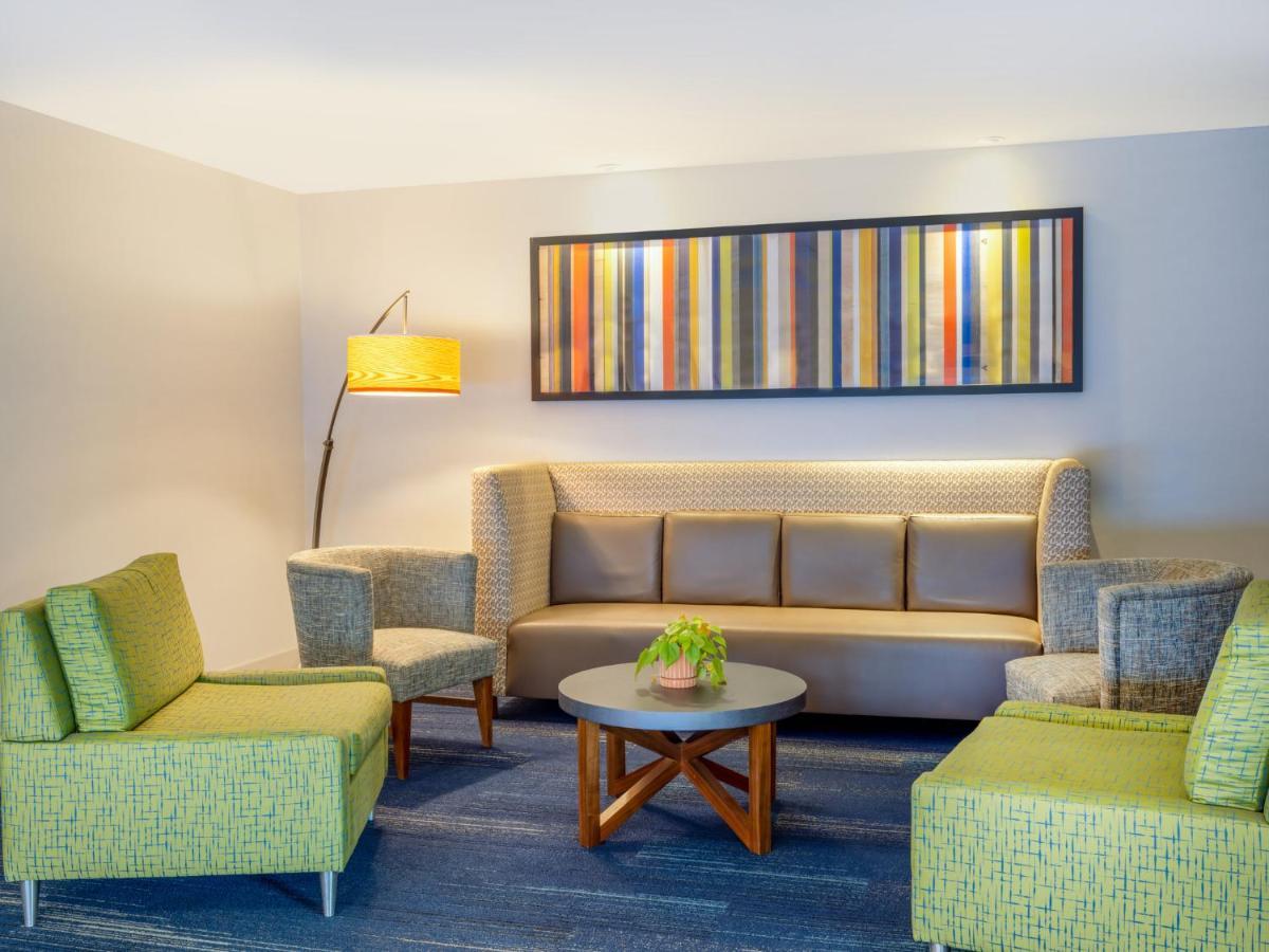Holiday Inn Express Hotel & Suites Beaumont Northwest By Ihg Exterior photo