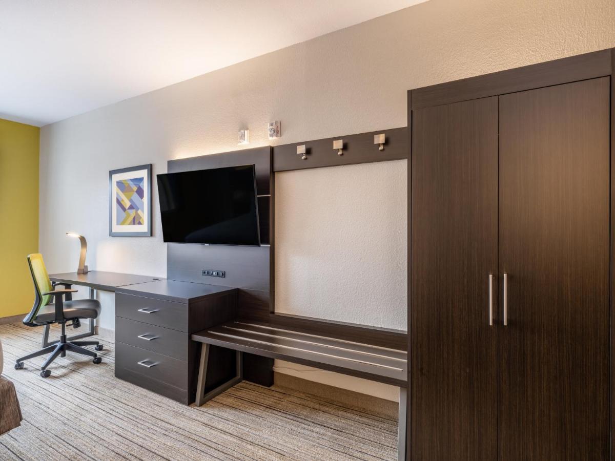 Holiday Inn Express Hotel & Suites Beaumont Northwest By Ihg Exterior photo