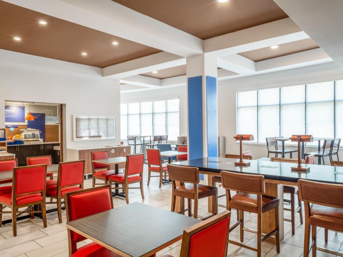 Holiday Inn Express Hotel & Suites Beaumont Northwest By Ihg Exterior photo